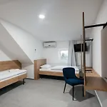 Golden Golem & Hotel 3*
