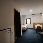 Hotel Golden Golem &