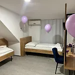 Hotel Golden Golem & 3*