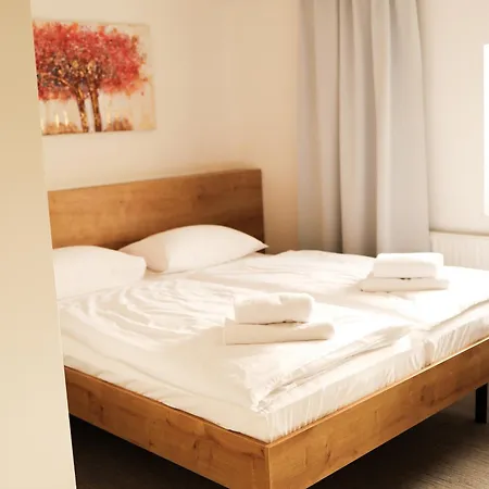 Golden Golem & Hotel 3*