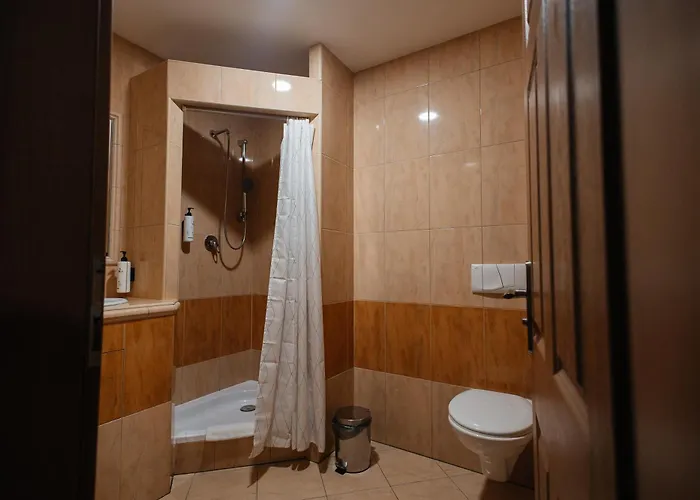 Golden Golem & Hotell Prag