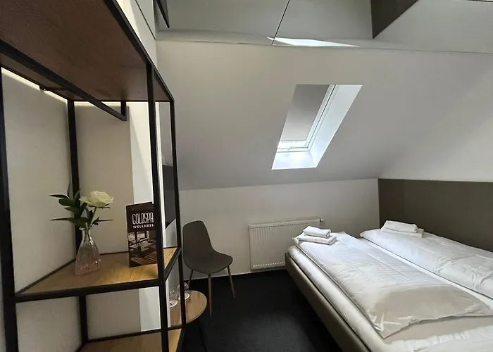 Hotel Golden Golem & 3*