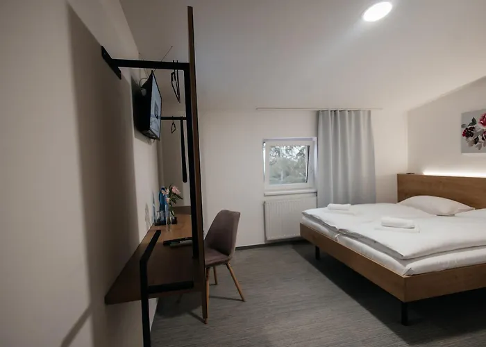 Golden Golem & Hotel 3*