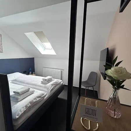 Golden Golem & ホテル 3*
